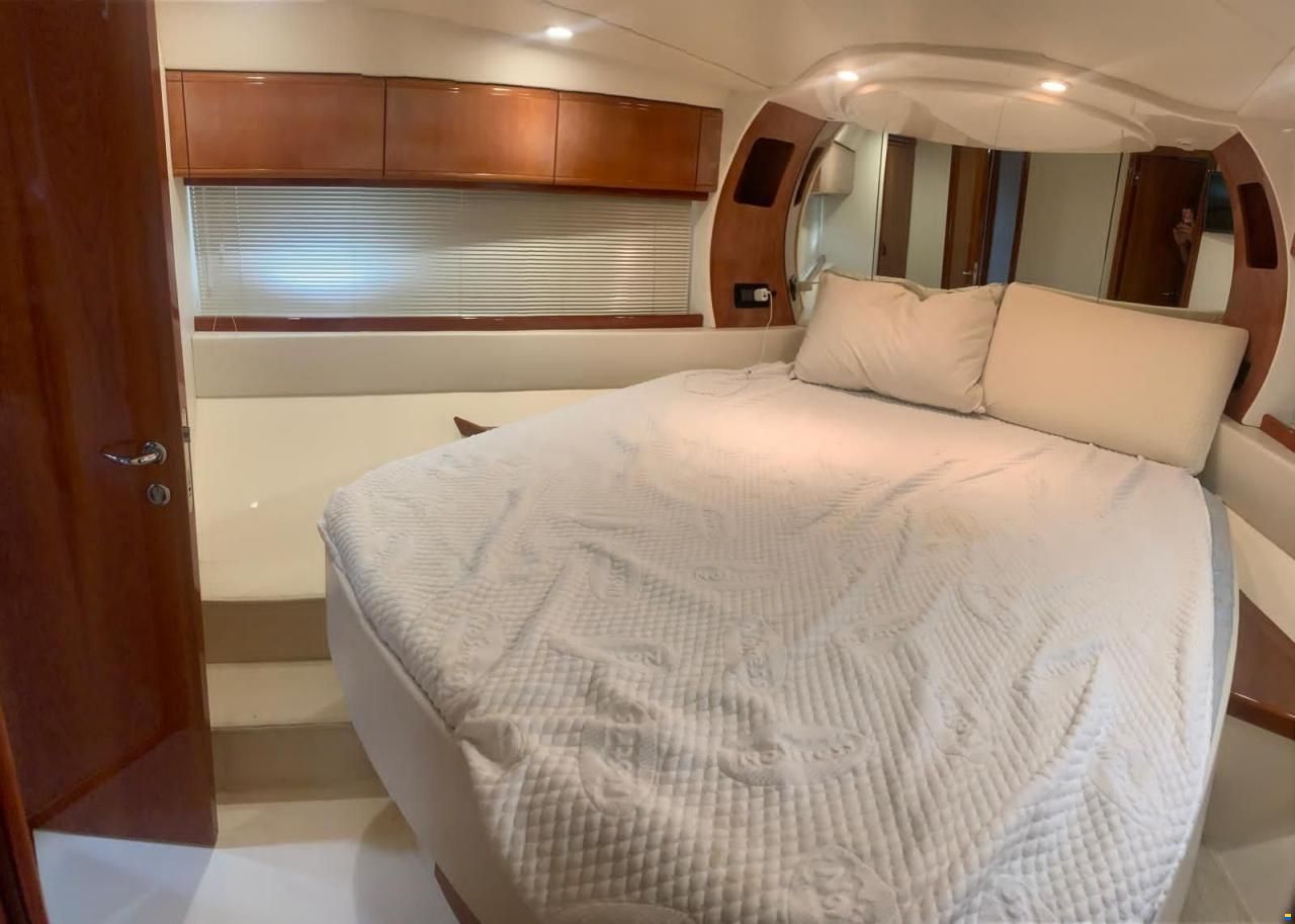 Pershing 52'