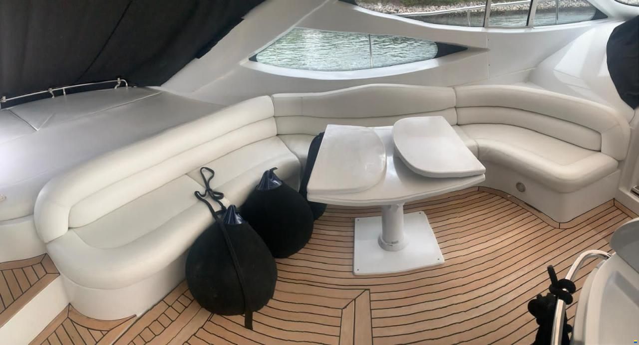 Pershing 52'