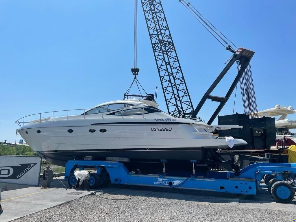 Pershing 52'