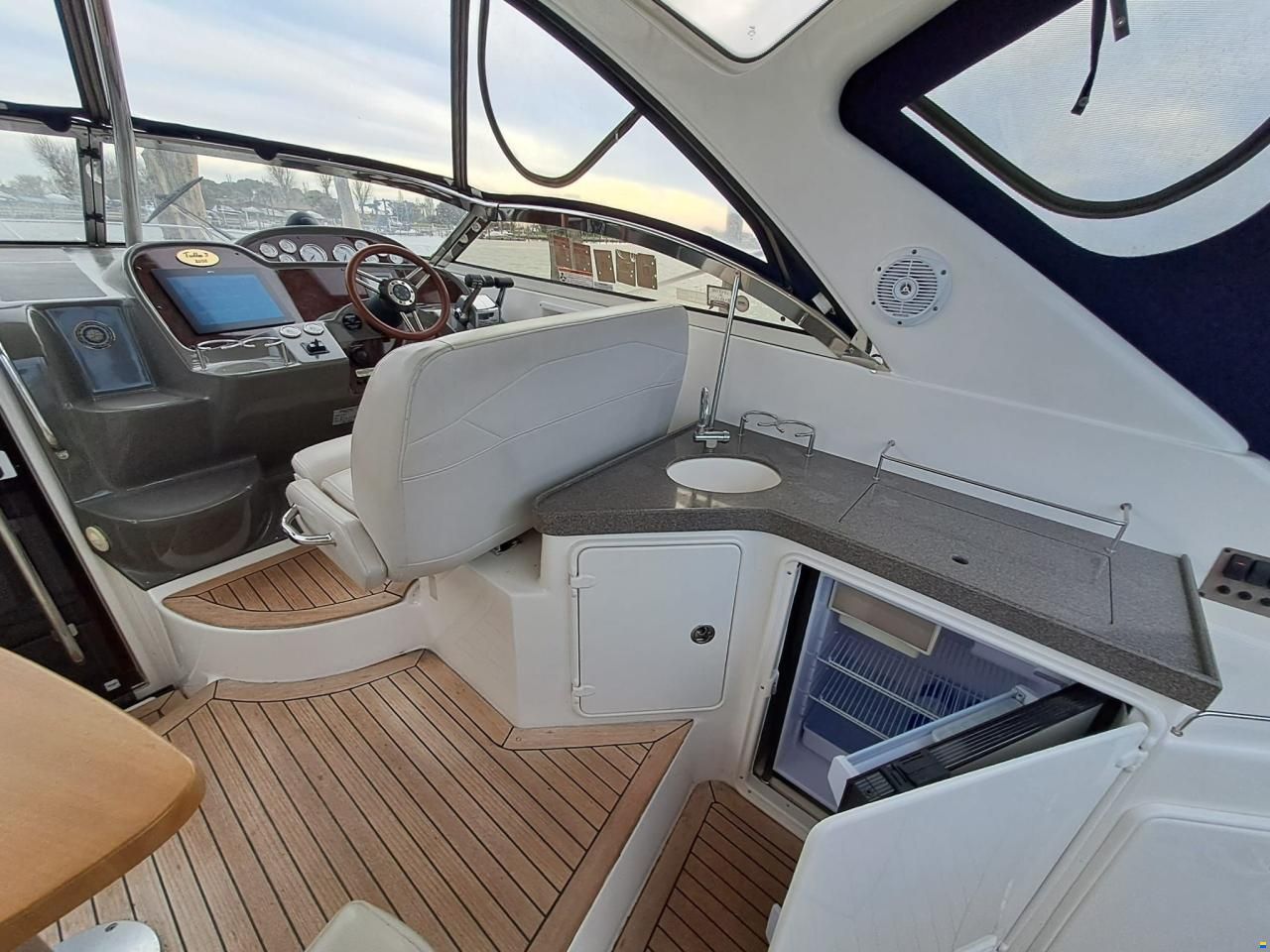 Regal Marine COMMODORE 3760
