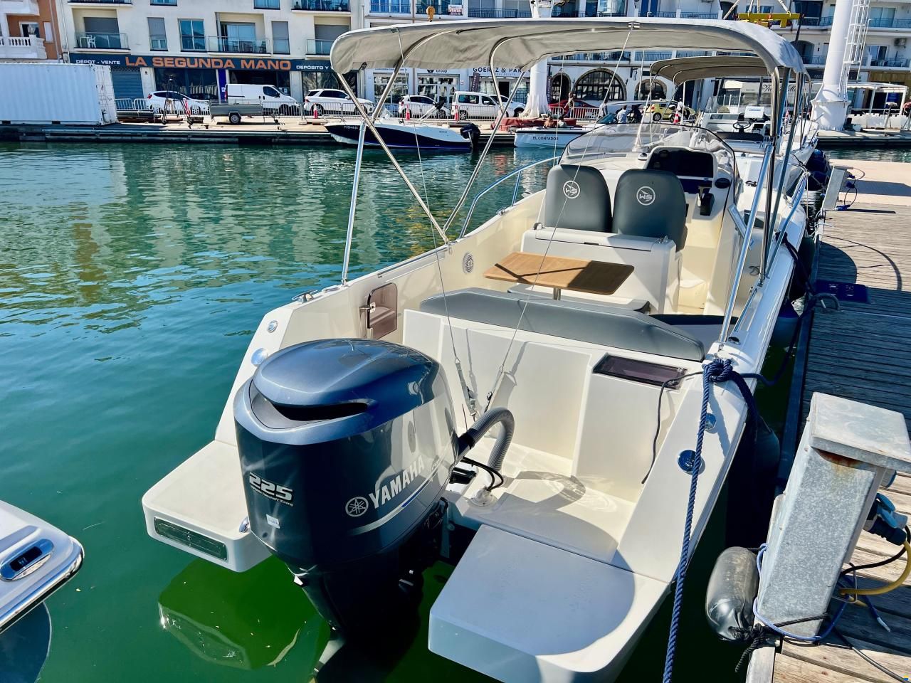 White Shark 240 Sport Cabin