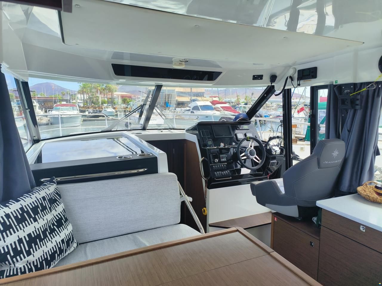 Jeanneau Merry Fisher 1095 Flybridge
