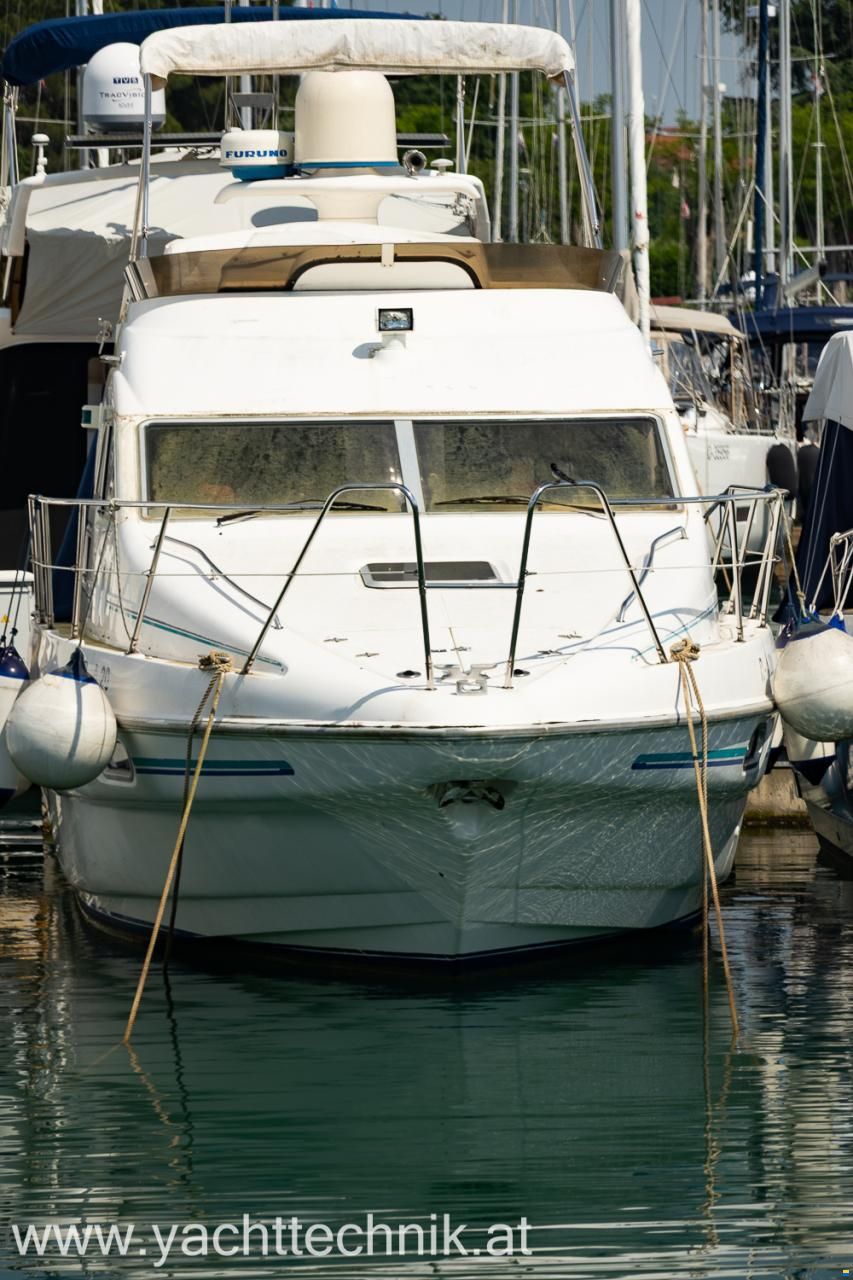 Sealine F33