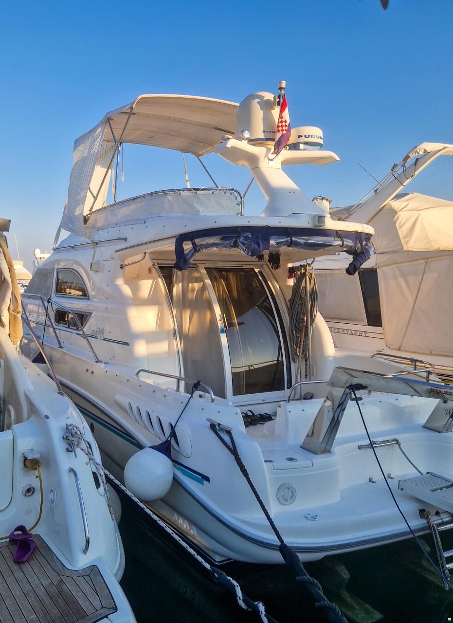 Sealine F33