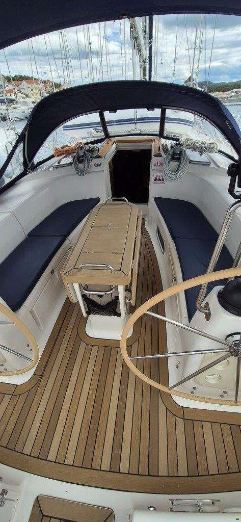 Bavaria 44