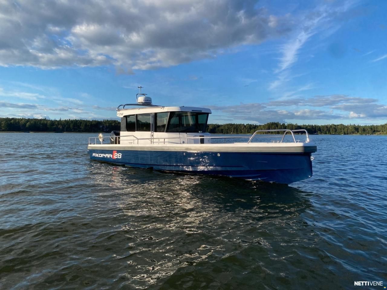Axopar 28 Cabin