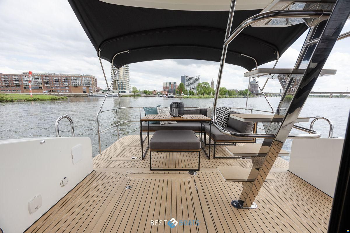 Cobra Futura 36 Premium Fly