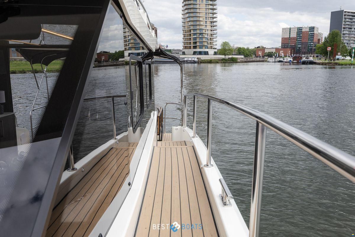 Cobra Futura 36 Premium Fly
