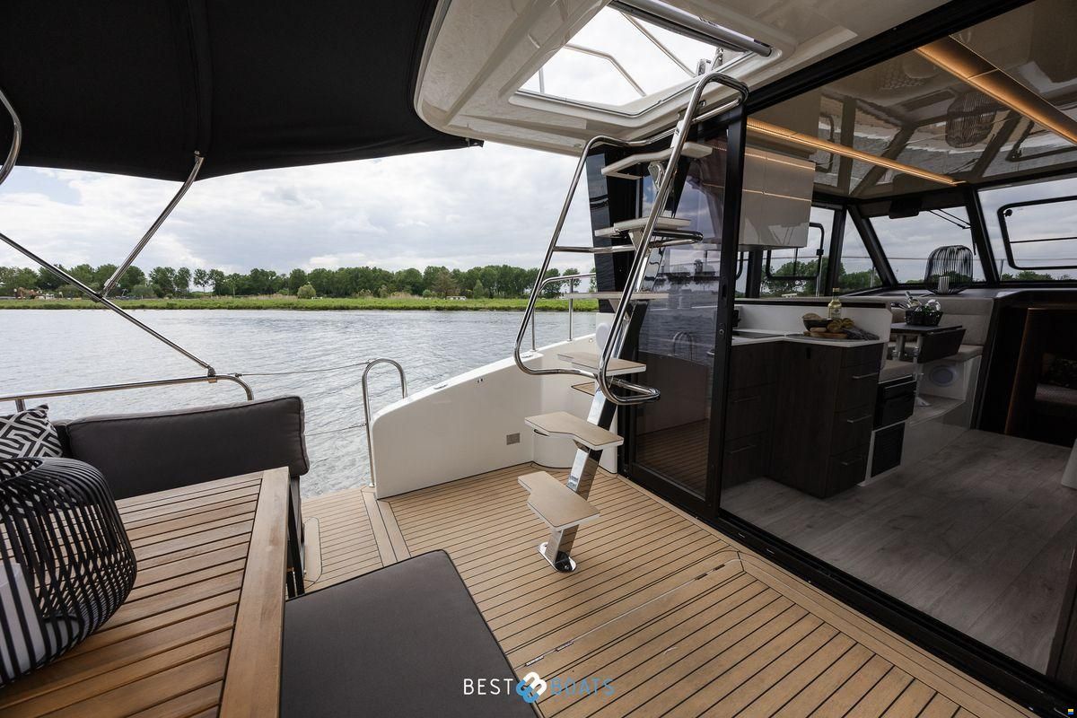 Cobra Futura 36 Premium Fly