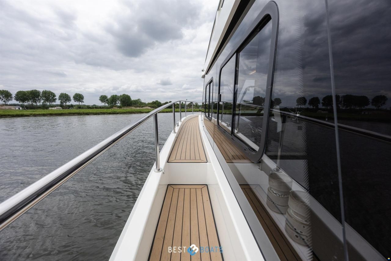 Cobra Futura 36 Premium Fly