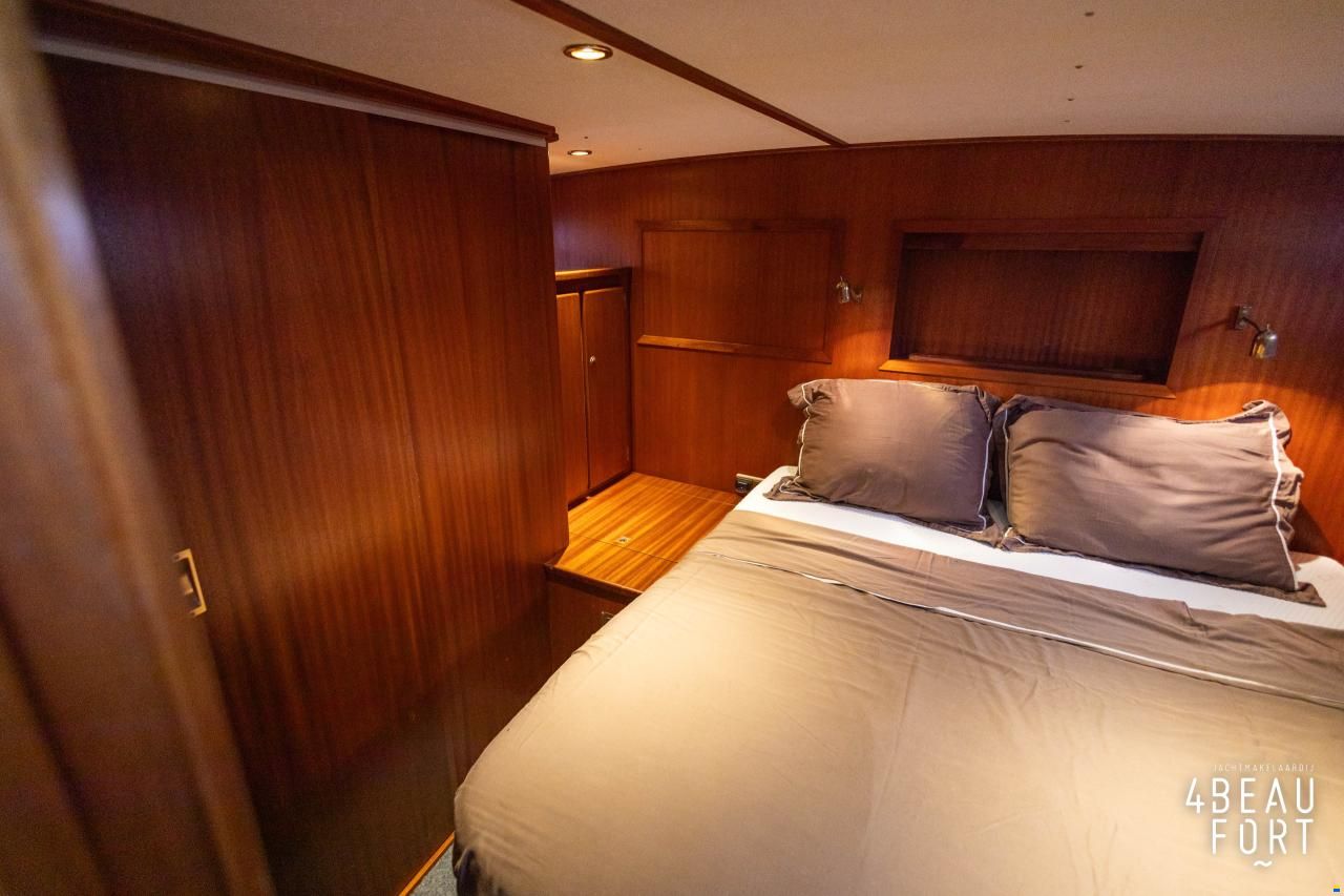 Linssen 37 SE