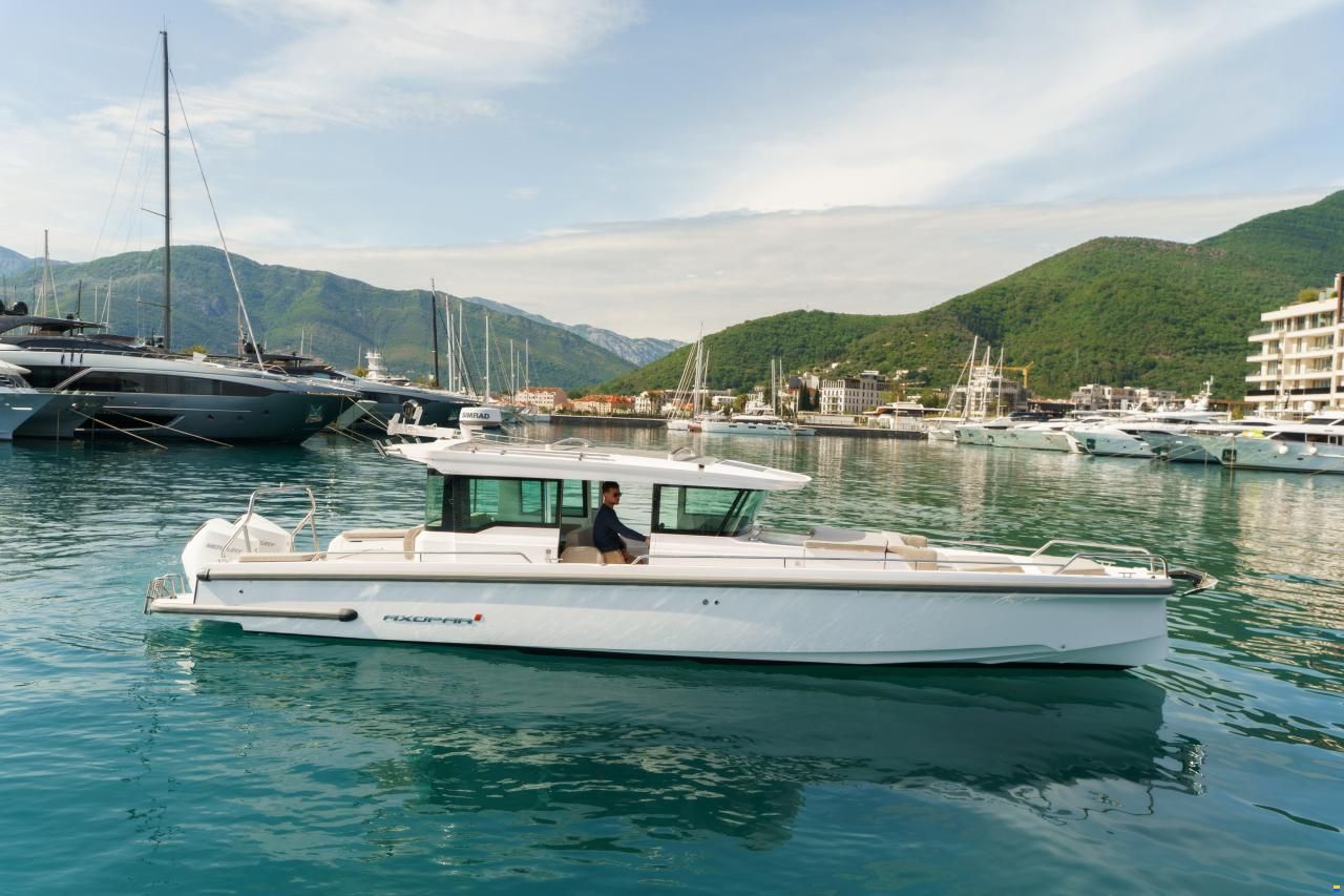 Axopar 37 XC Cross Cabin