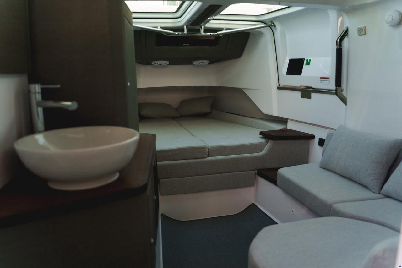 Axopar 37 XC Cross Cabin