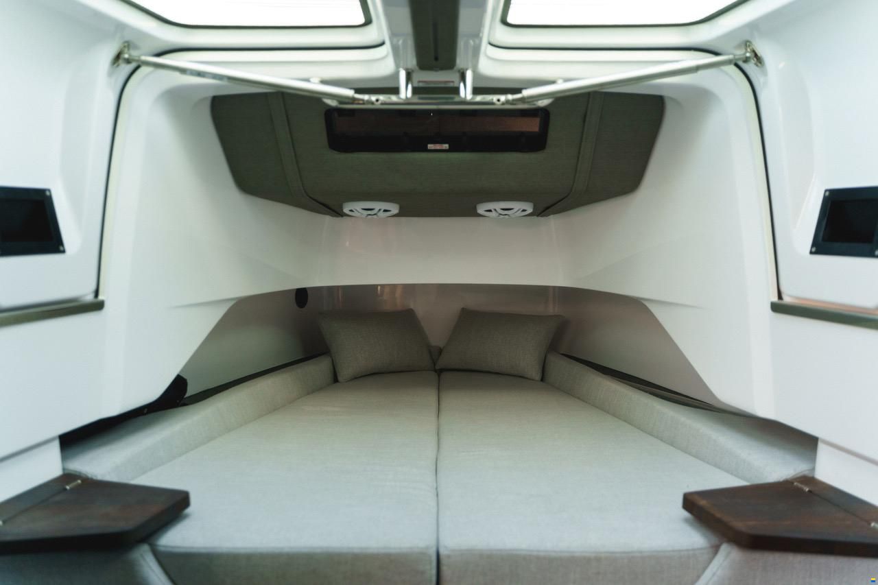 Axopar 37 XC Cross Cabin