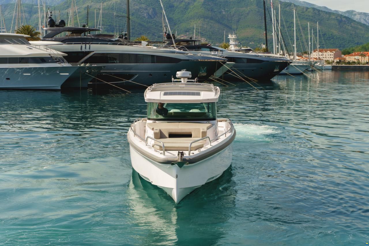 Axopar 37 XC Cross Cabin