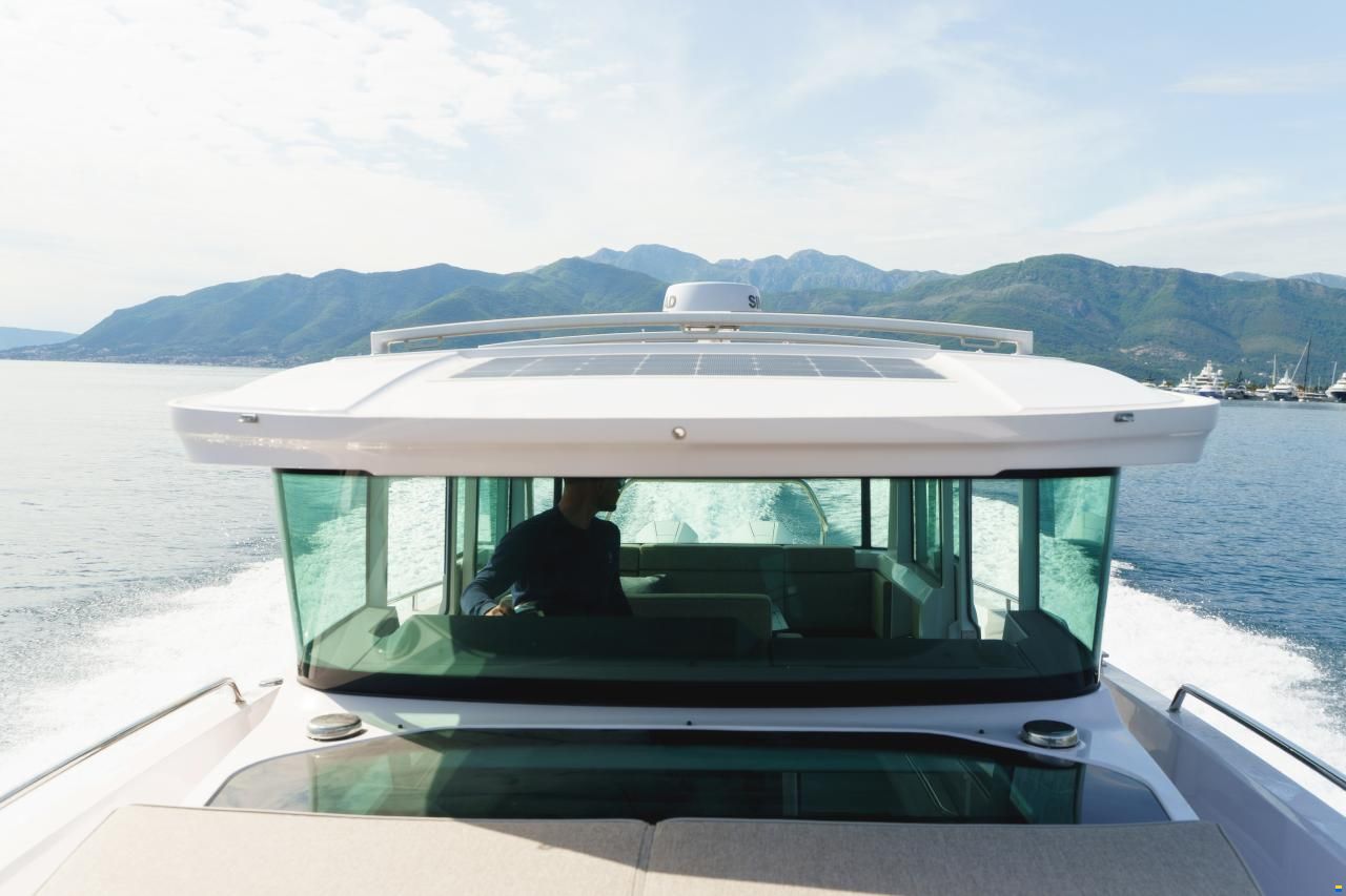 Axopar 37 XC Cross Cabin