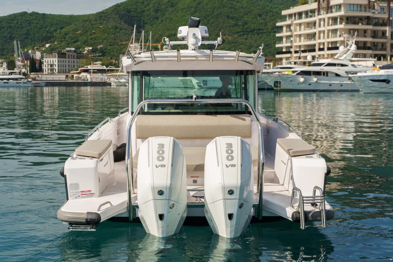 Axopar 37 XC Cross Cabin