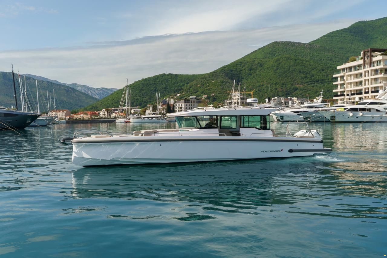 Axopar 37 XC Cross Cabin