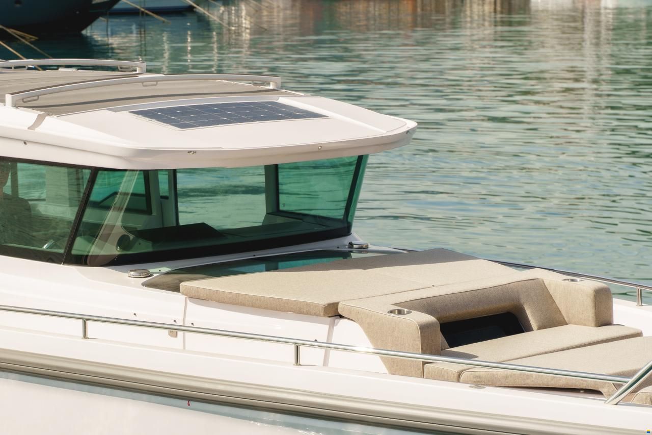 Axopar 37 XC Cross Cabin