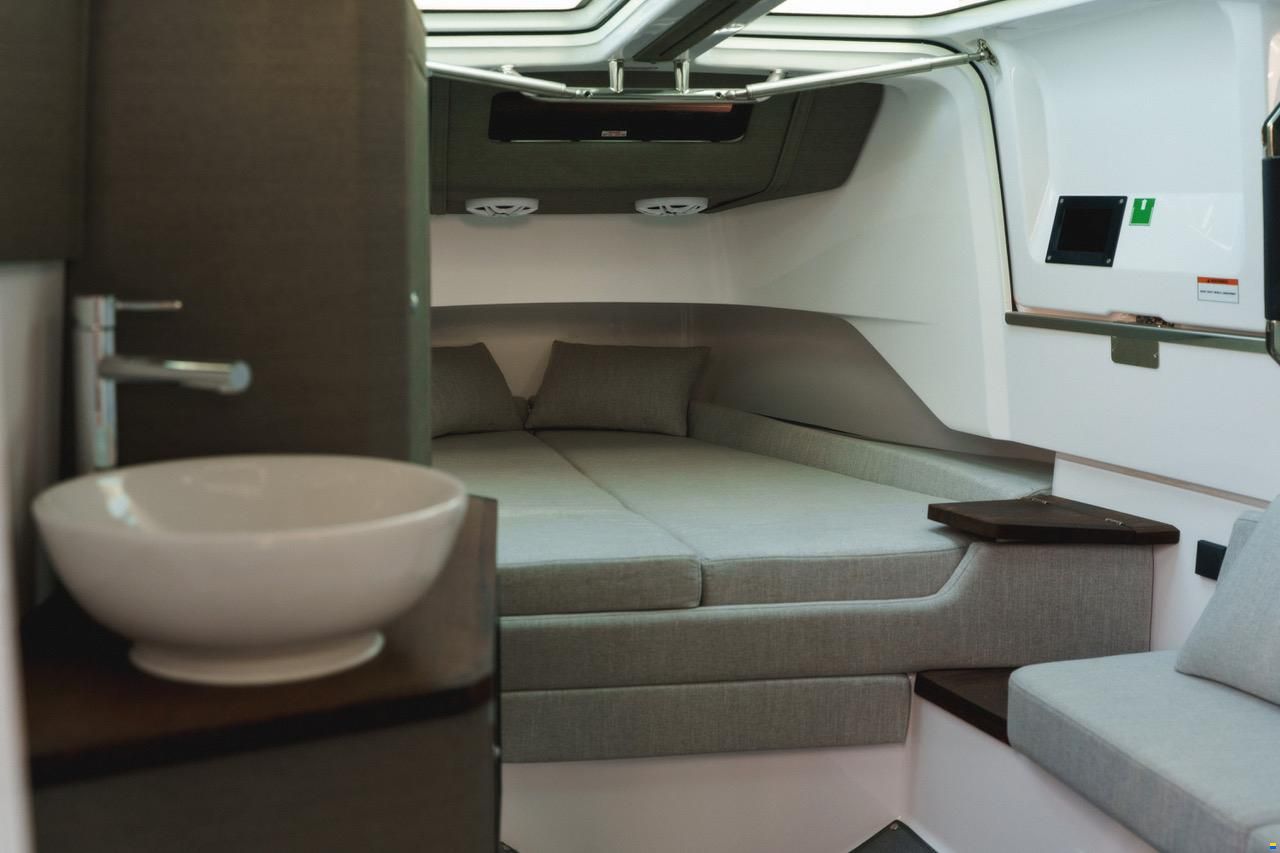 Axopar 37 XC Cross Cabin
