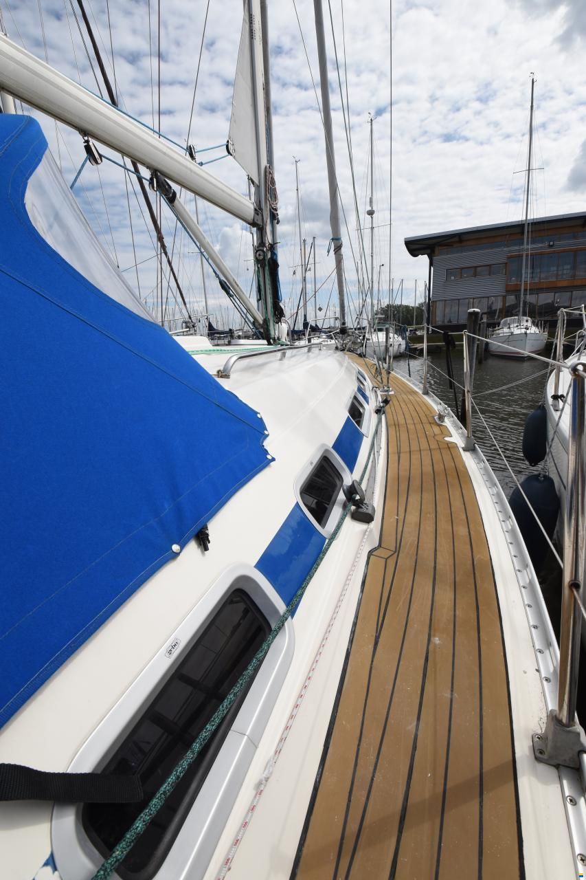 Bavaria 37
