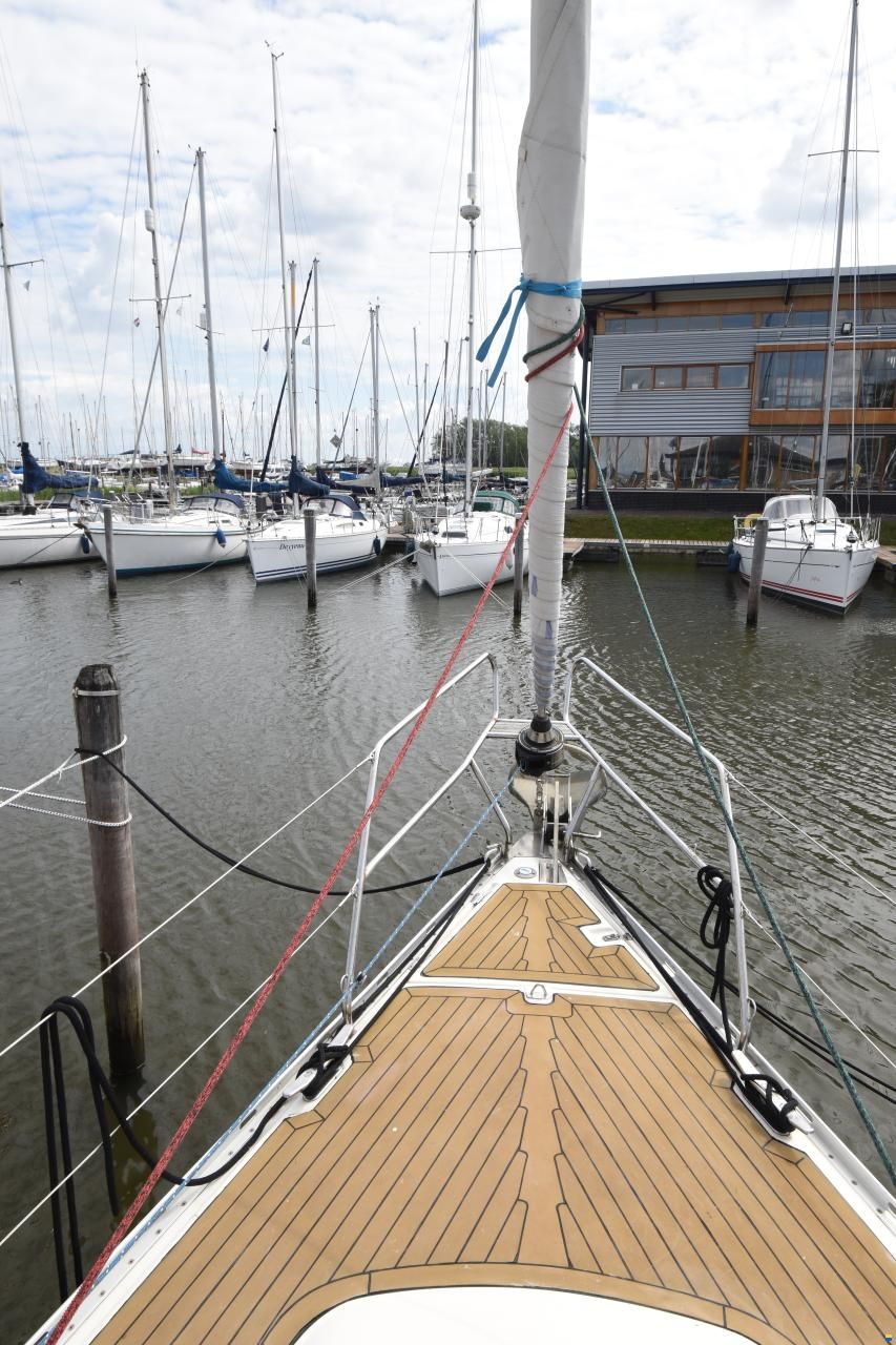 Bavaria 37