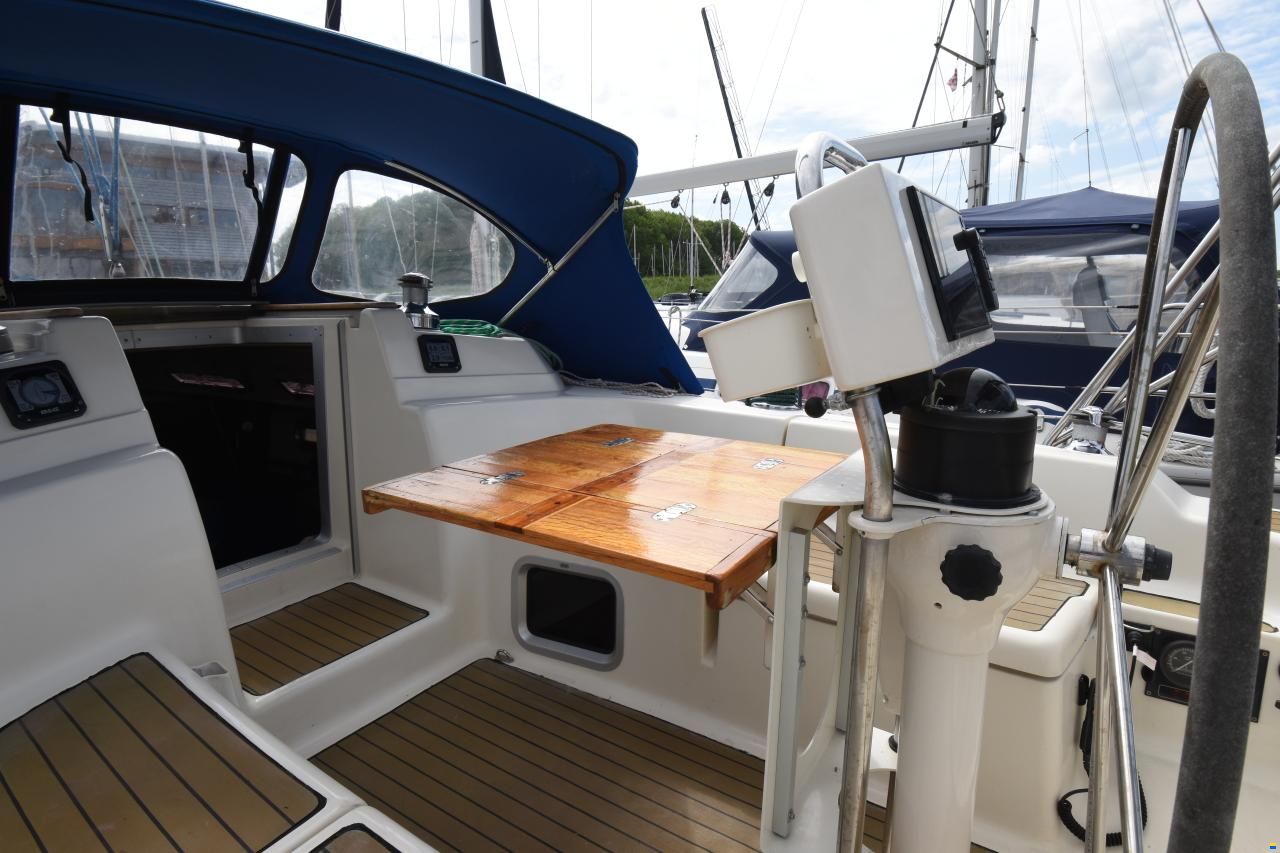 Bavaria 37