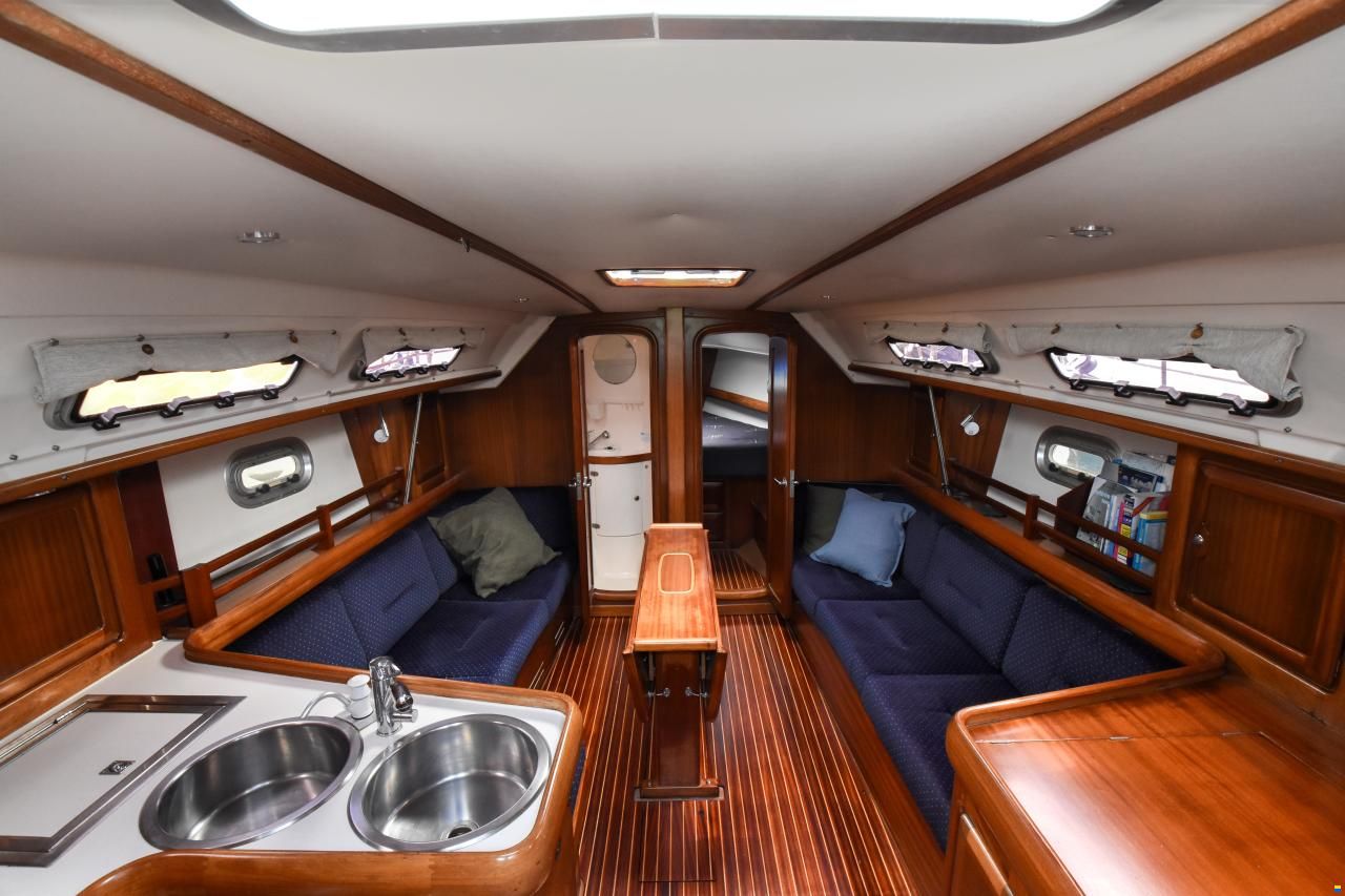 Bavaria 37