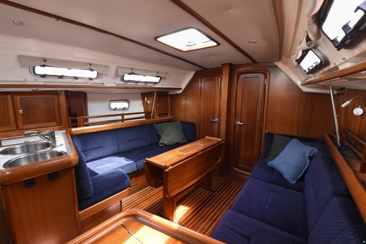 Bavaria 37