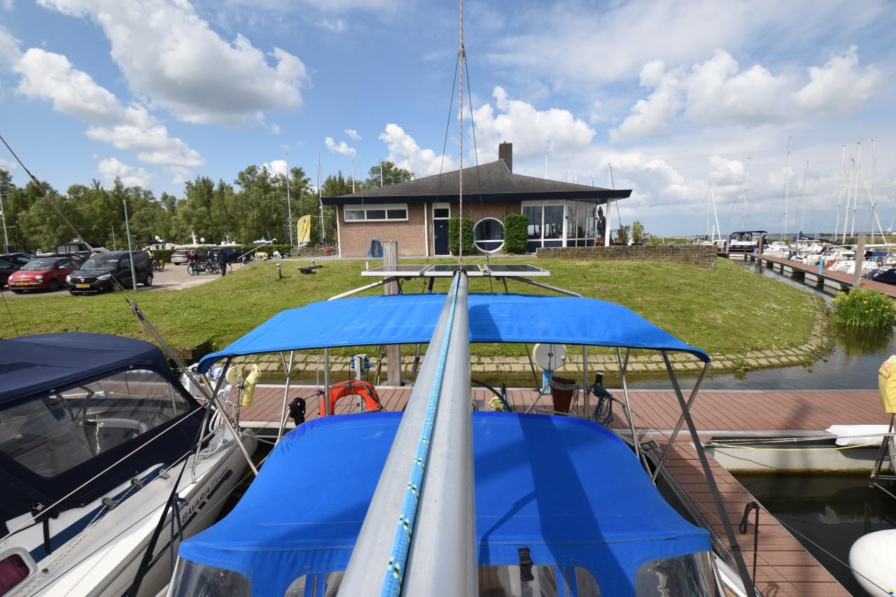 Bavaria 37