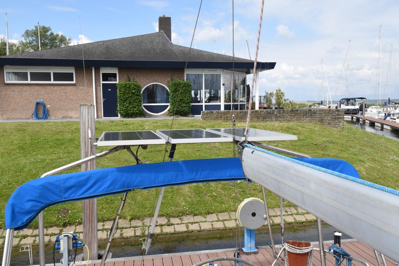 Bavaria 37