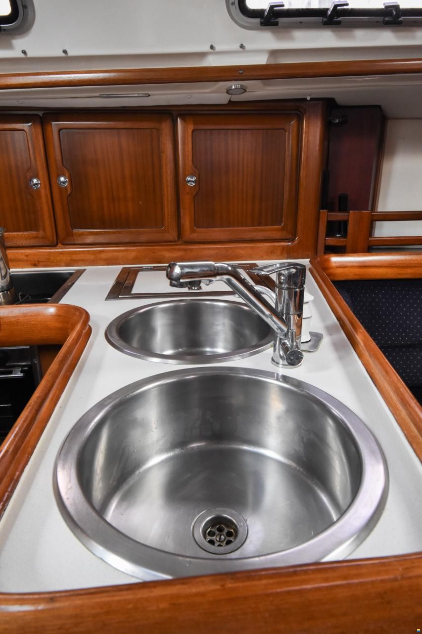 Bavaria 37