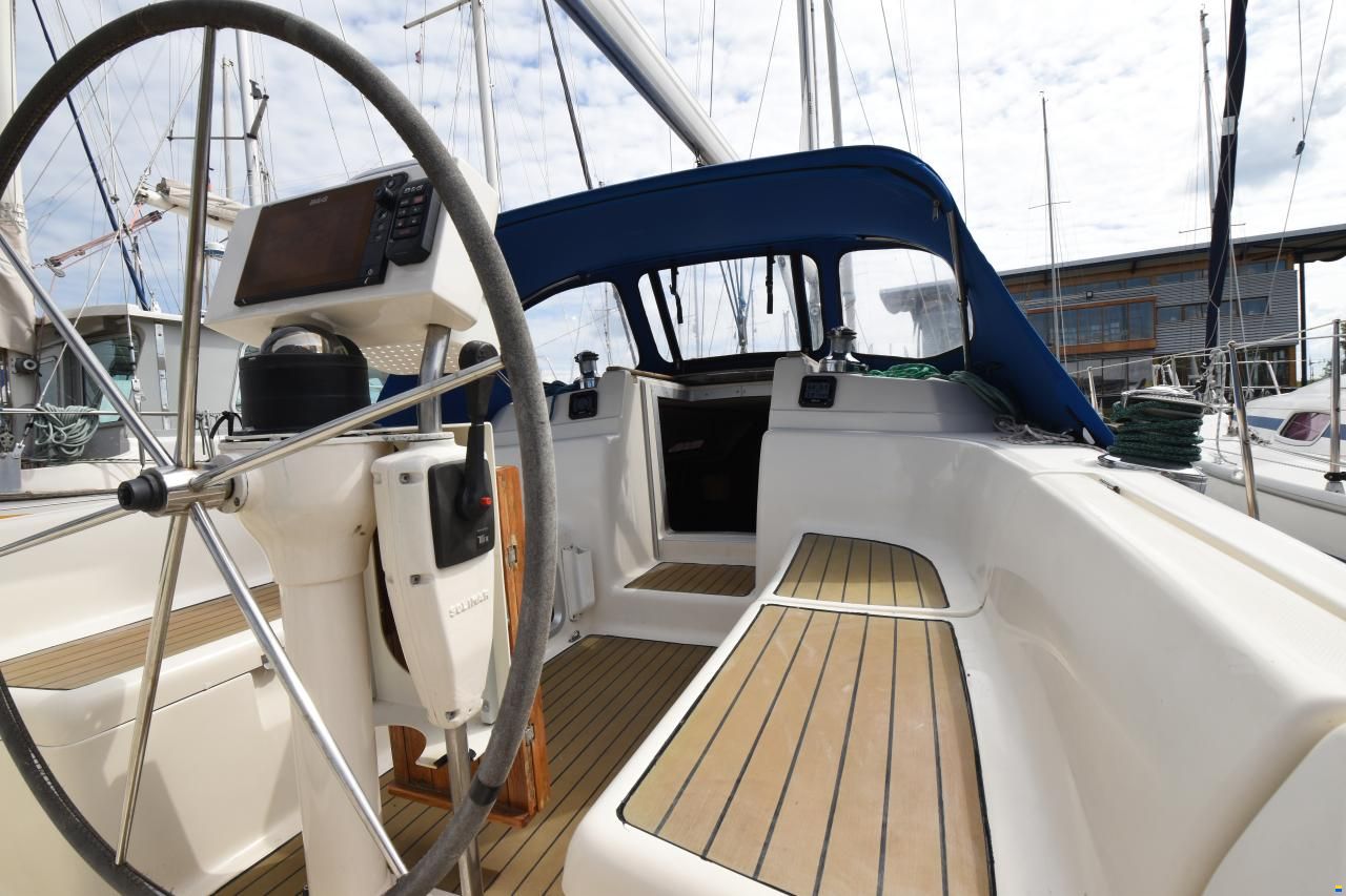 Bavaria 37