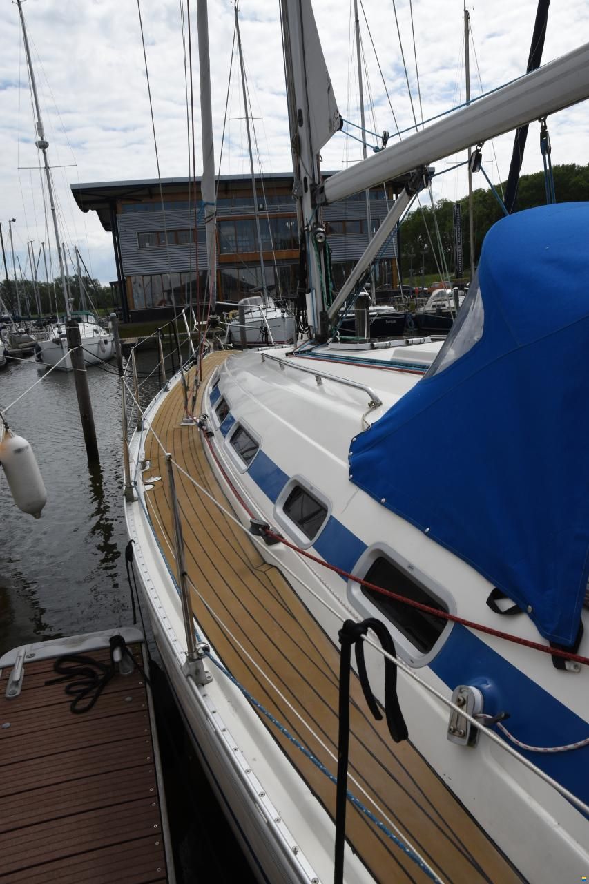 Bavaria 37