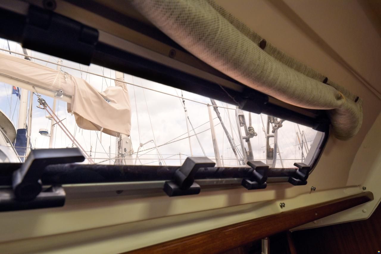 Bavaria 37