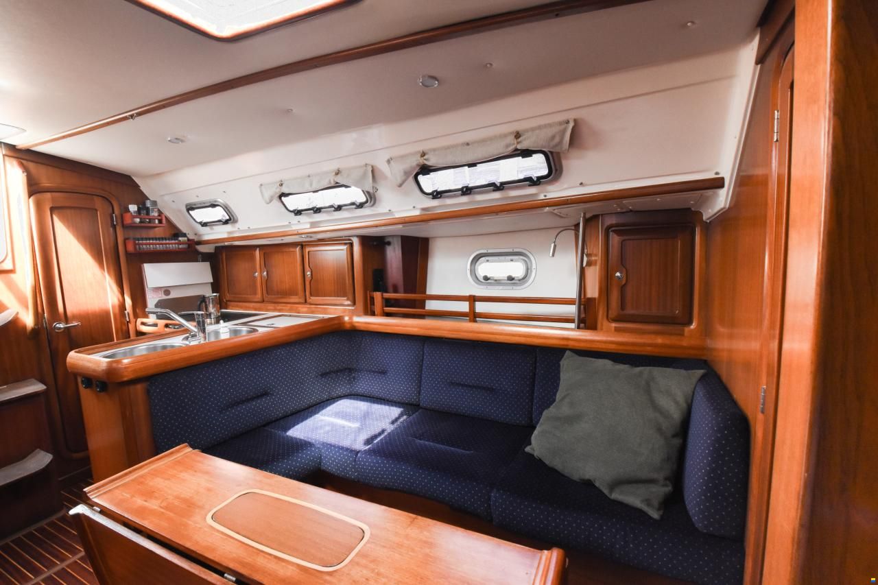 Bavaria 37