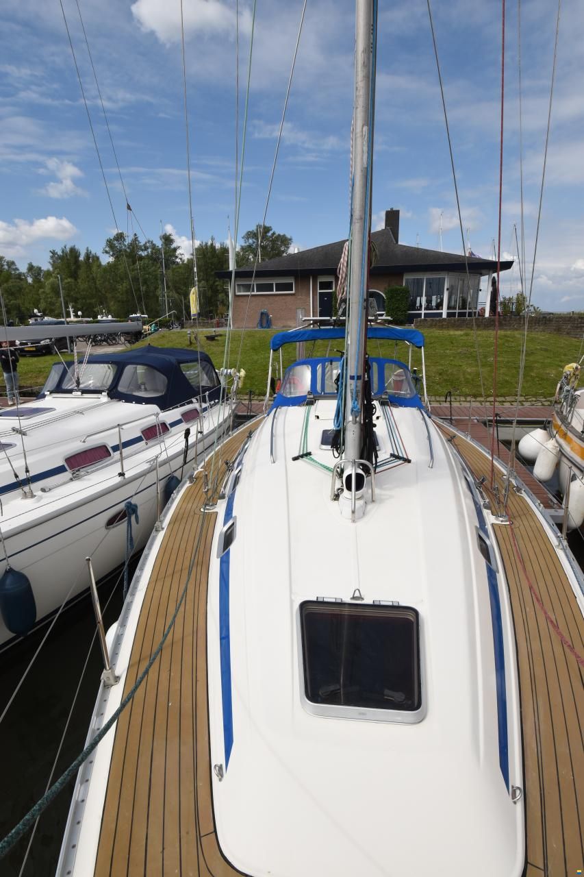 Bavaria 37