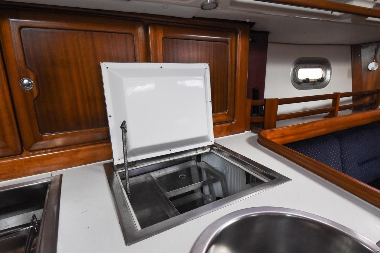 Bavaria 37