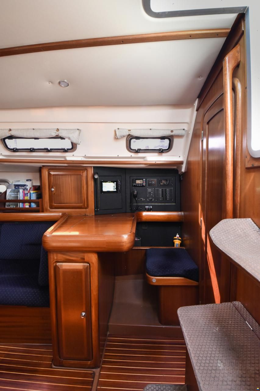 Bavaria 37