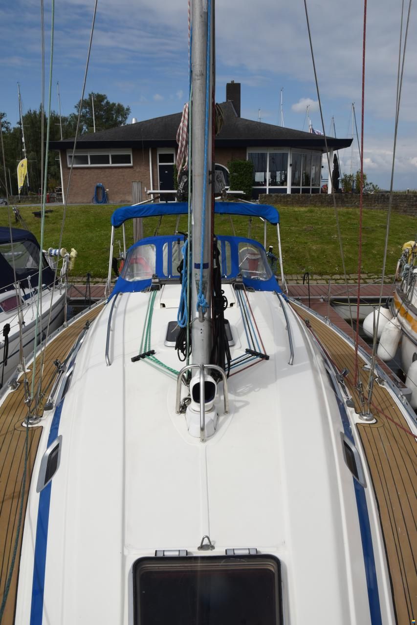 Bavaria 37