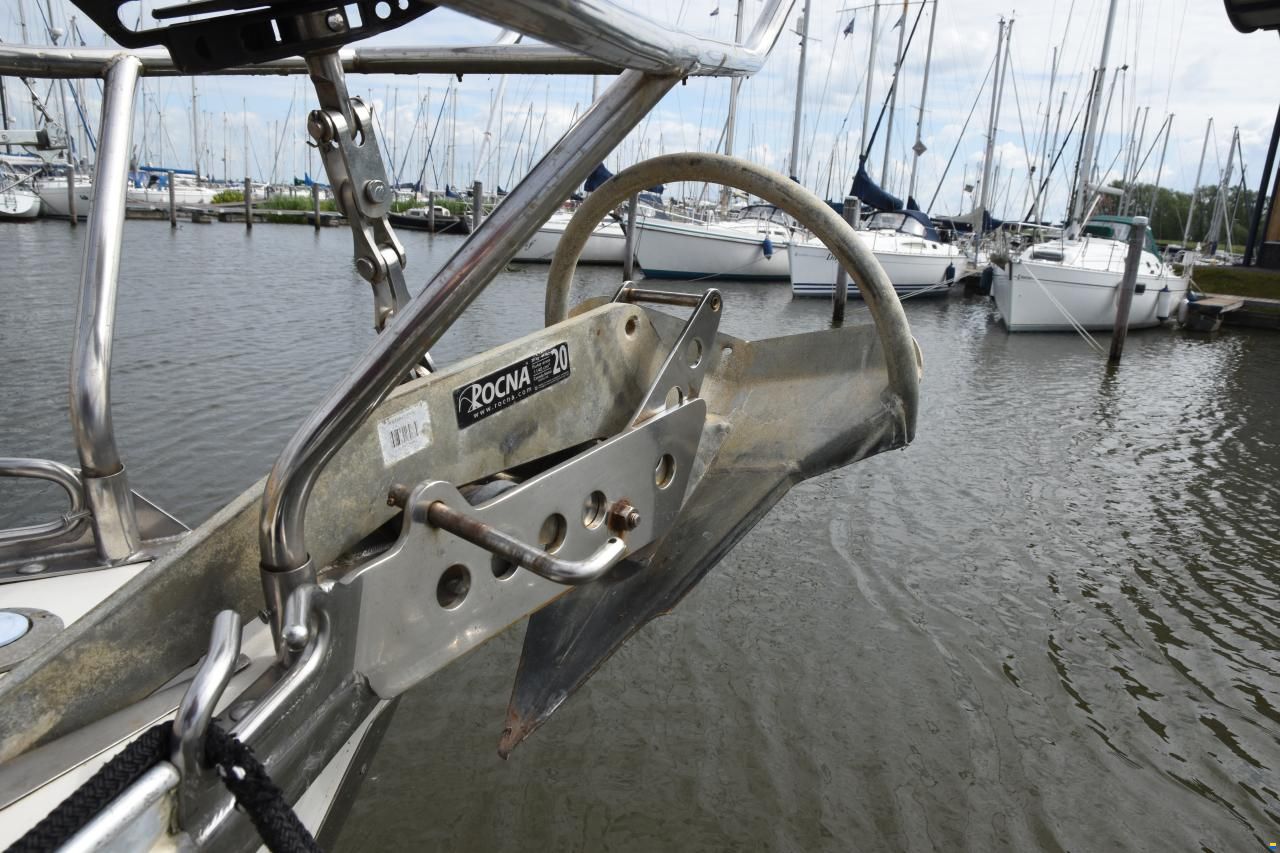 Bavaria 37