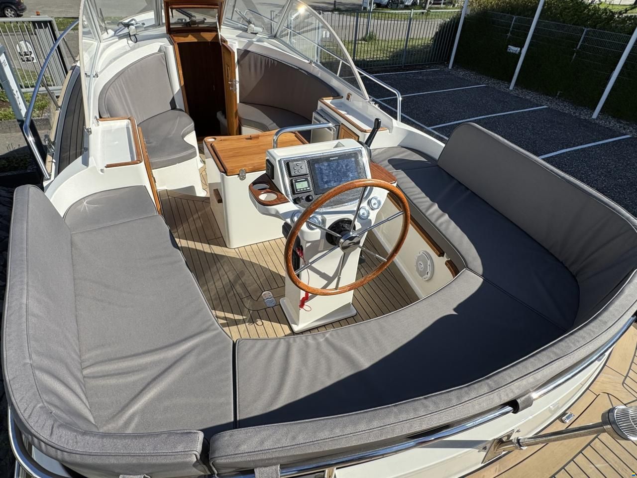 Intercruiser 27