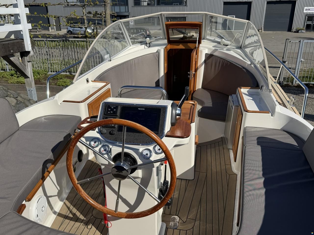 Intercruiser 27