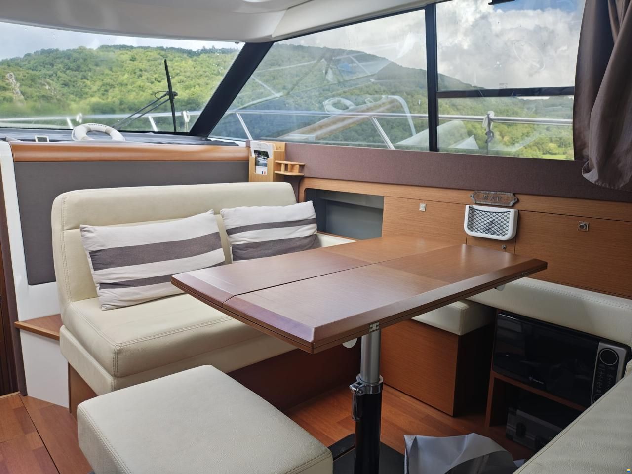 Jeanneau NC 11