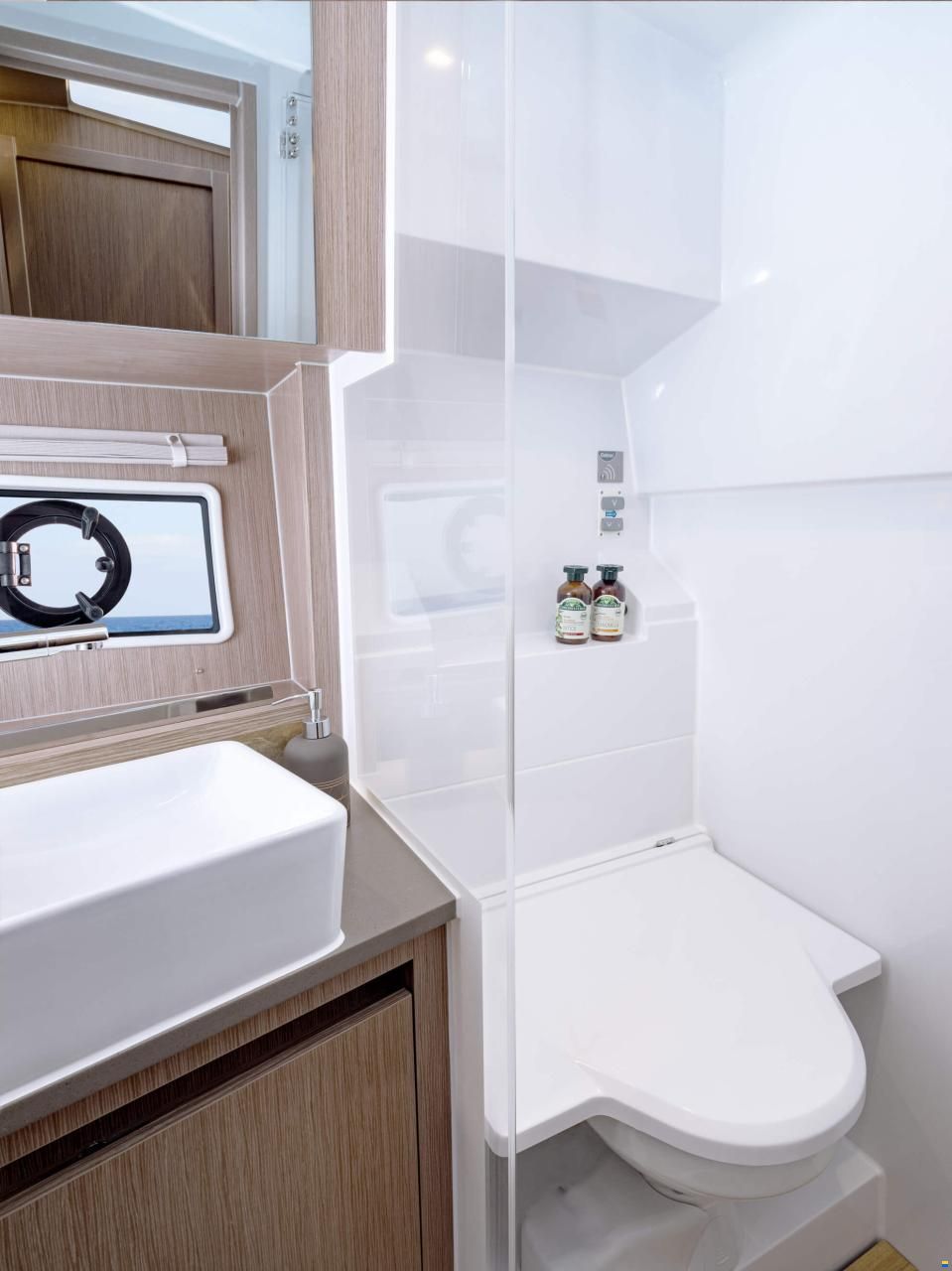 Sealine C335