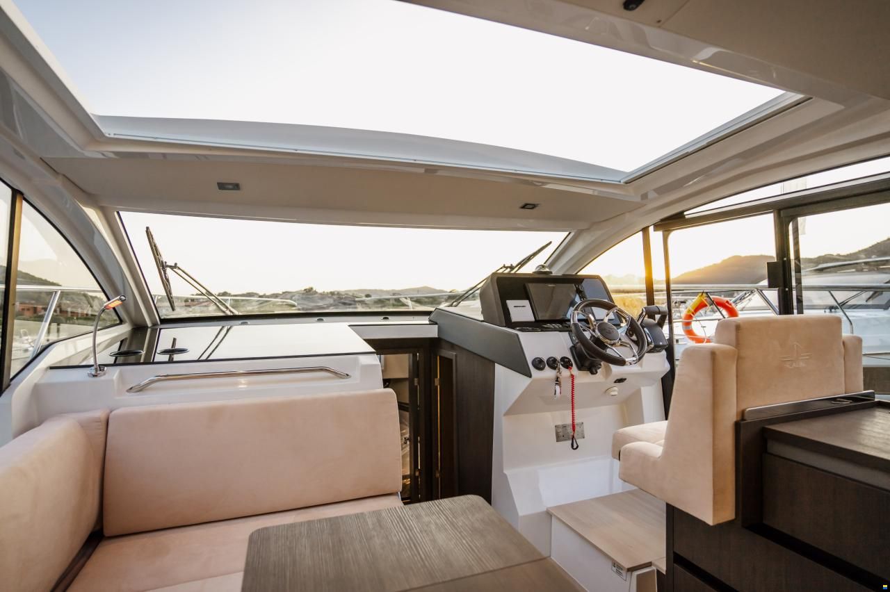 Sealine C335