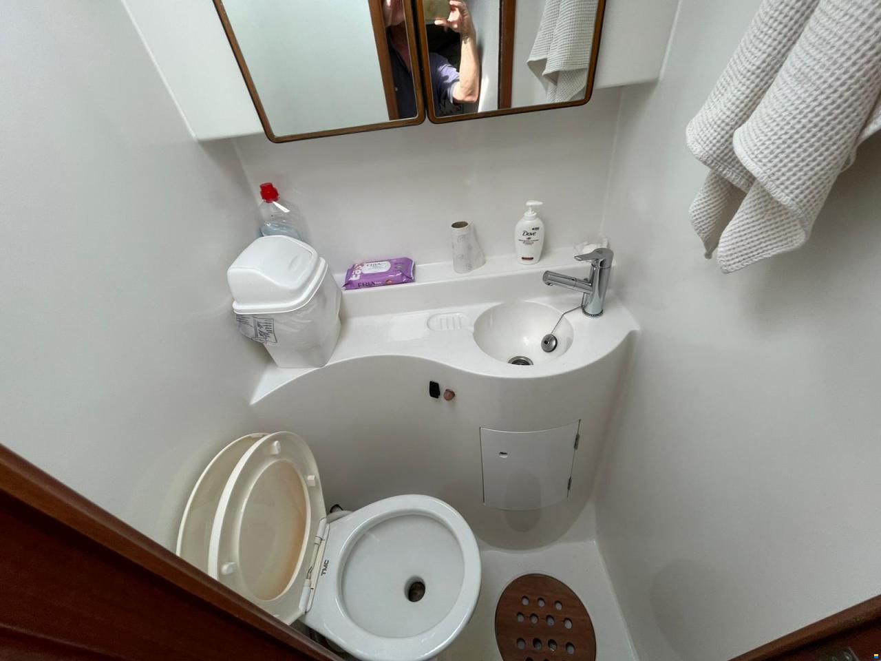 Lagoon 570