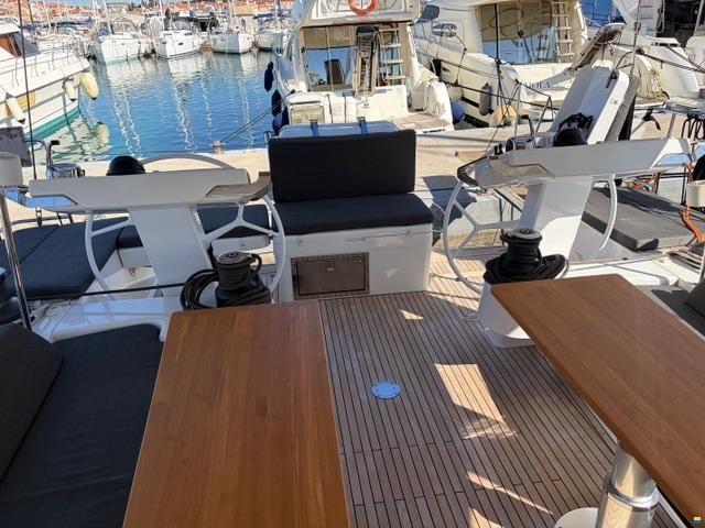 Hanse 548