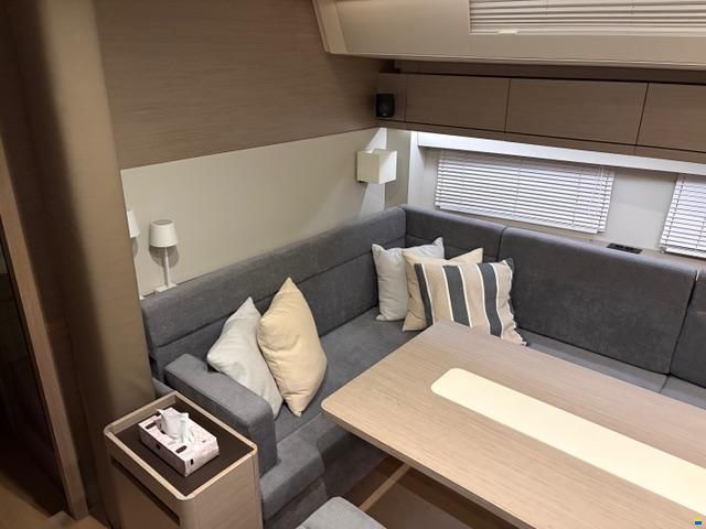 Hanse 548