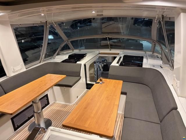 Hanse 548